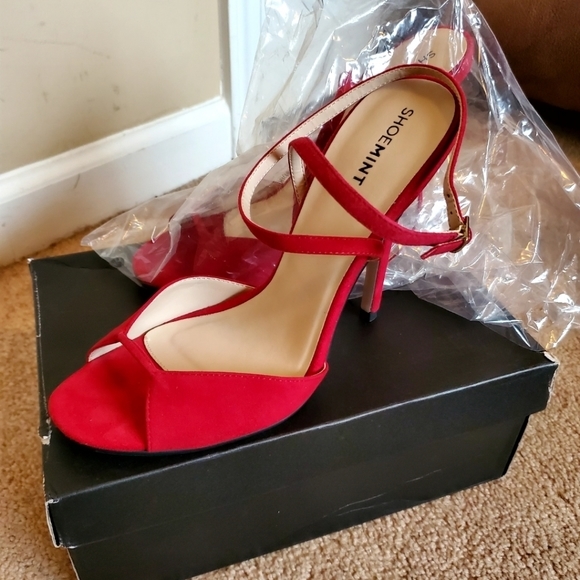 Red Suede Sandals BRAND NEW...Never Worn - Picture 3 of 7